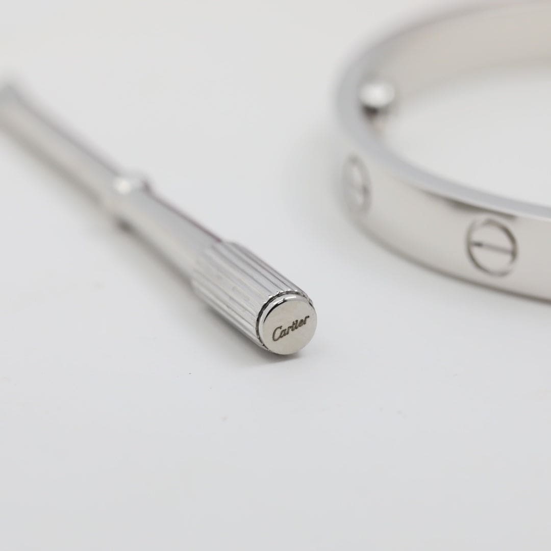 18K White Gold Love Bracelet