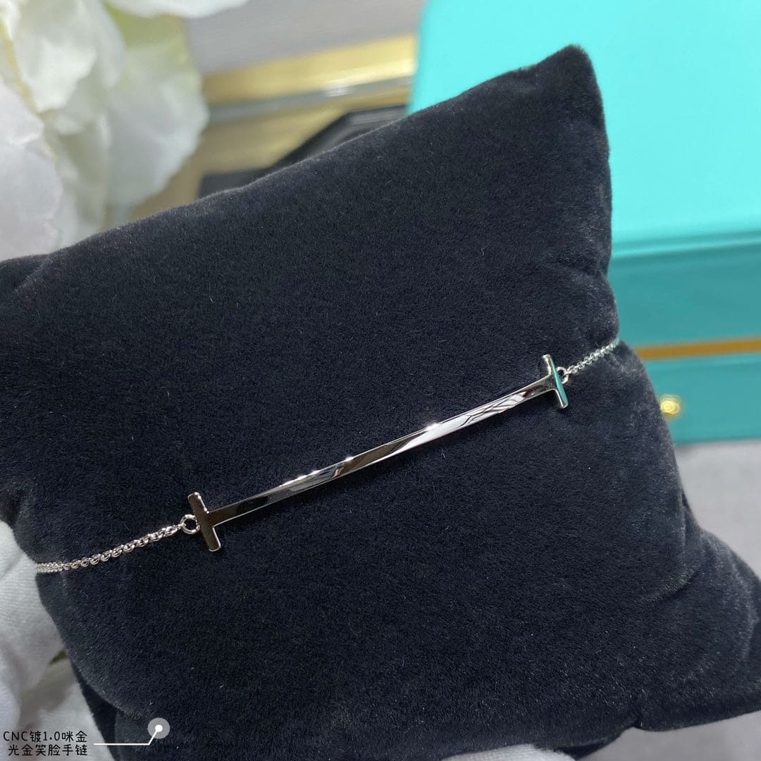 18K T Smile Bracelet