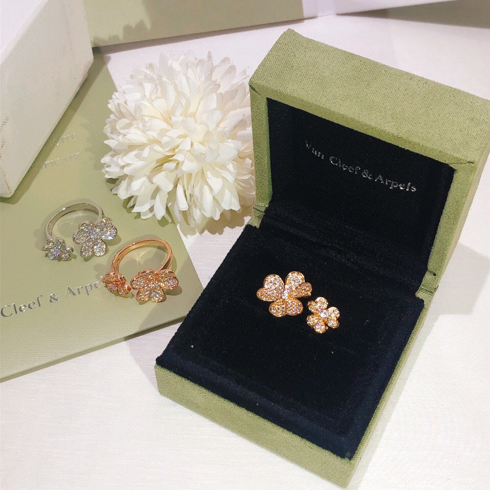 18K Frivole Between the Finger Ring