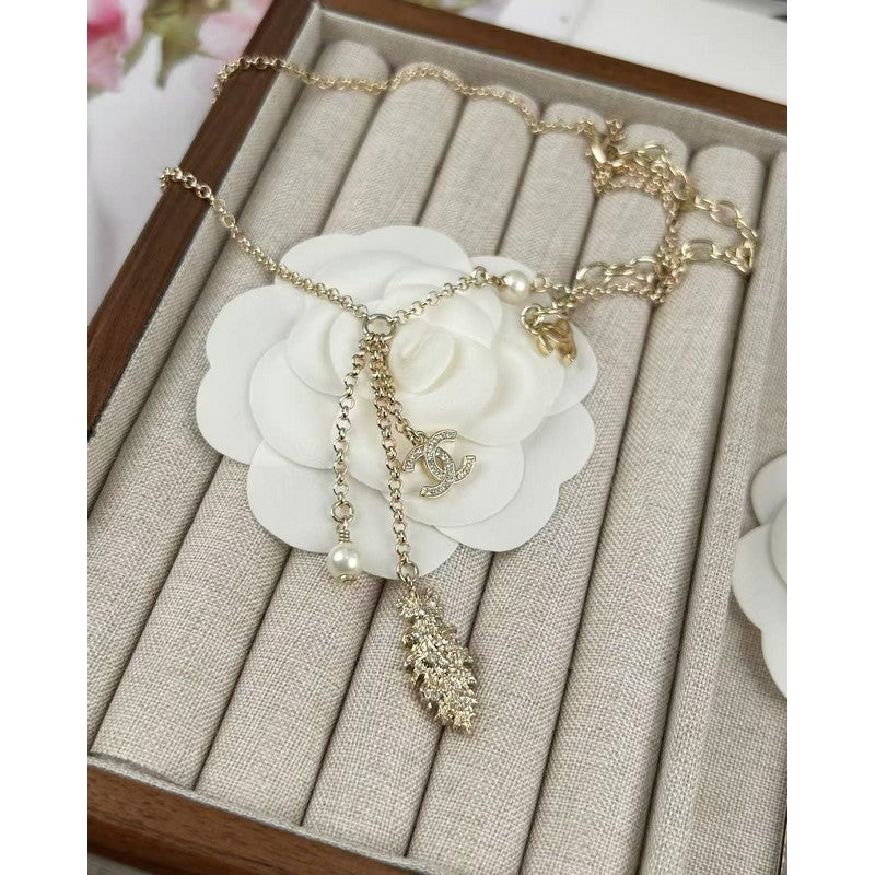 18K CC 25S Pearl Feathers Necklace