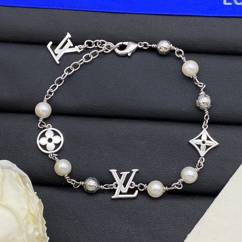 18K Louis Pearls Bracelet