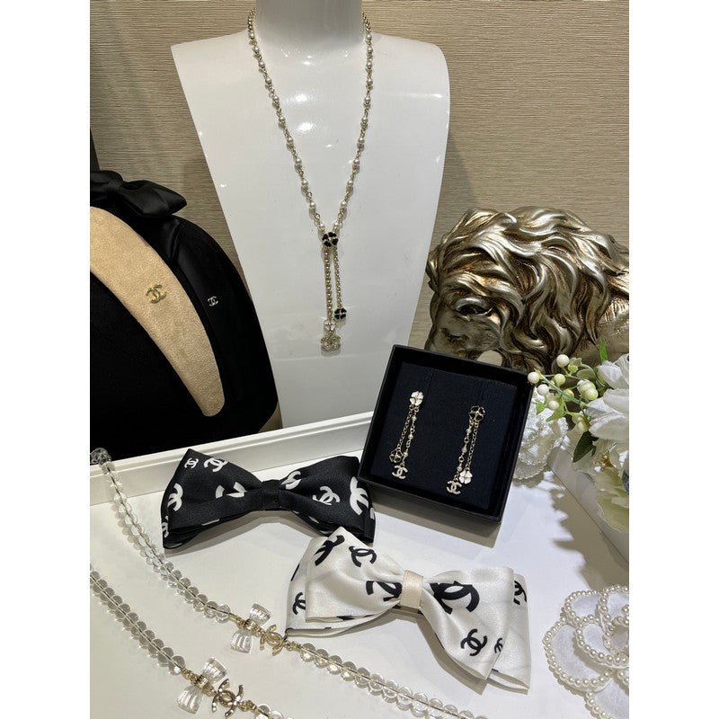 18K CC 25P Camellia Long Necklace