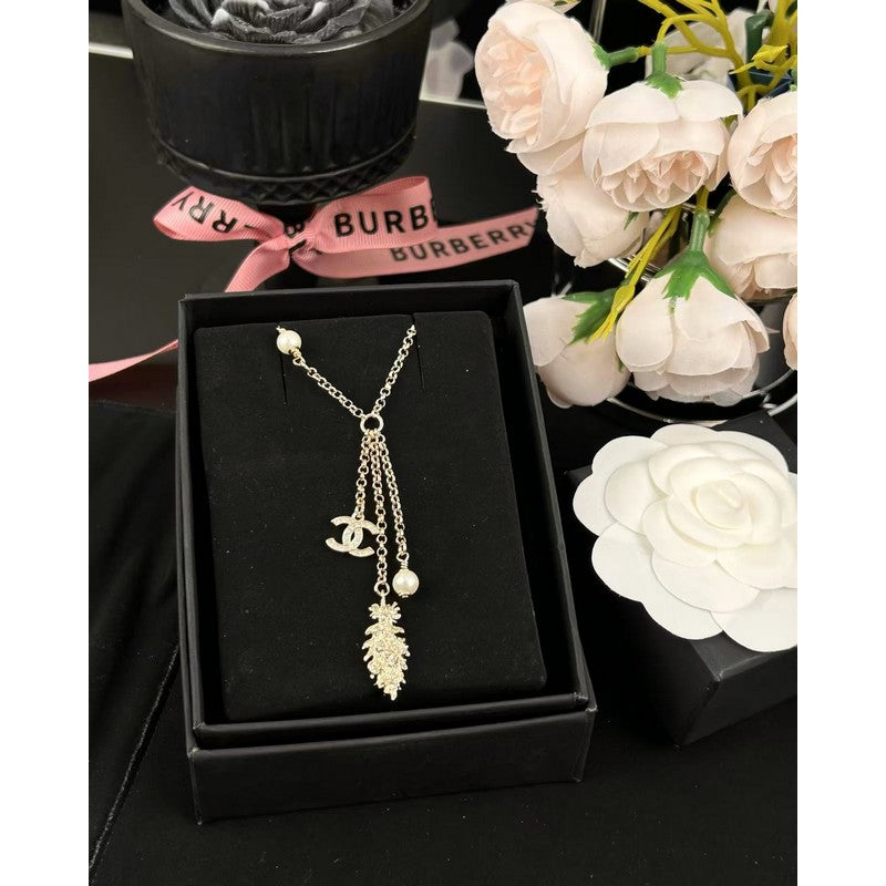 18K CC 25S Pearl Feathers Necklace