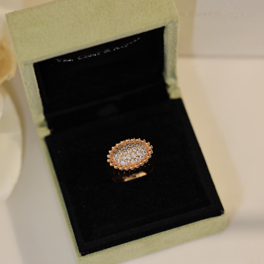18K Perlée Diamond Ring
