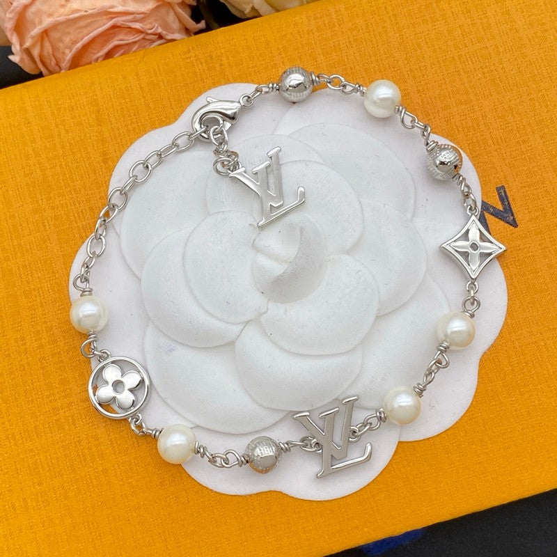 18K Louis Pearls Bracelet