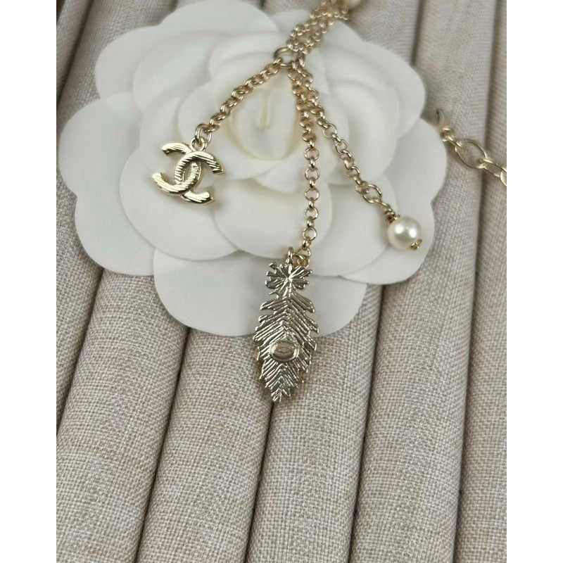 18K CC 25S Pearl Feathers Necklace