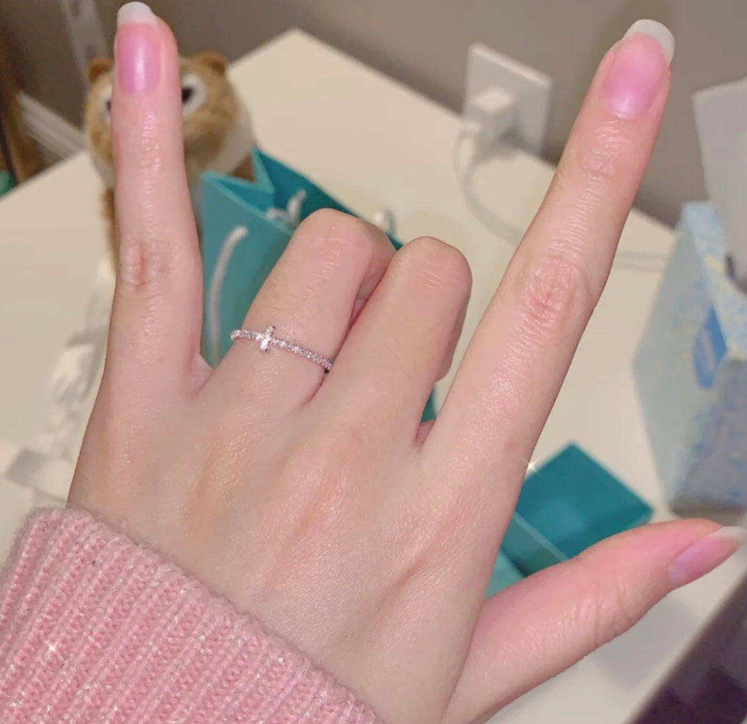 18K T Diamond Wire Ring
