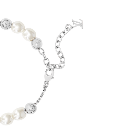 Bracelet de perles blanches monogramme Louis 18 carats