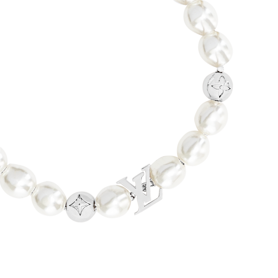 Bracelet de perles blanches monogramme Louis 18 carats