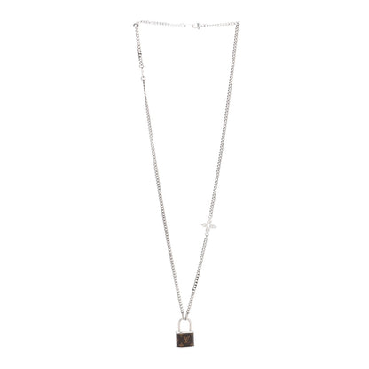 Collier pendentif serrure monogramme Louis 18 carats