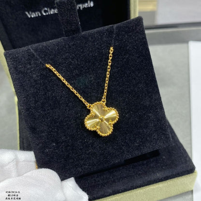 18K Vintage Alhambra Pendant Clover Necklace