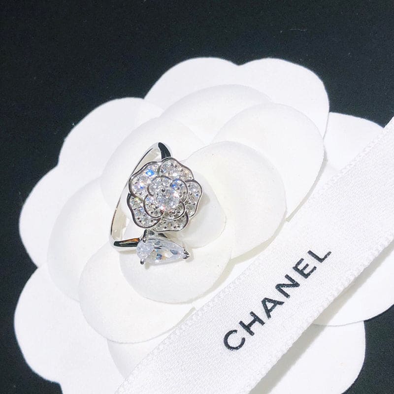 18K CC Diamond Camelia Precieux Ring