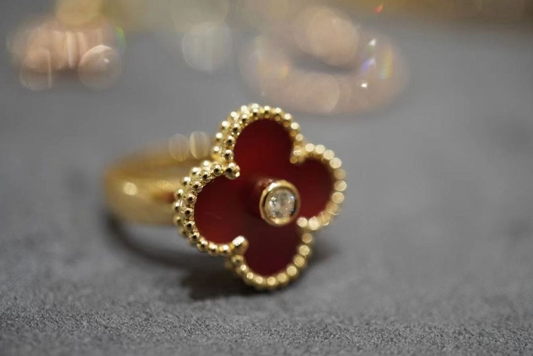 18K Vintage Alhambra Carnelian Ring