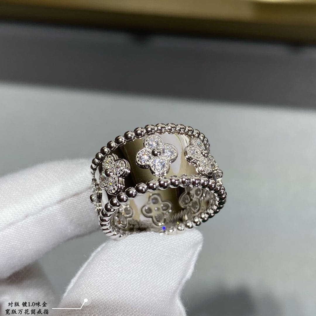 18K White Gold Perlée Clovers Ring