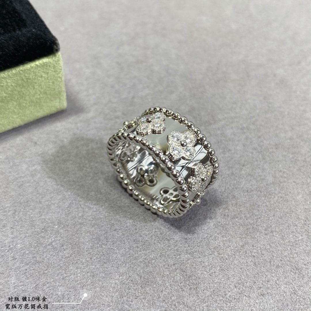 18K White Gold Perlée Clovers Ring