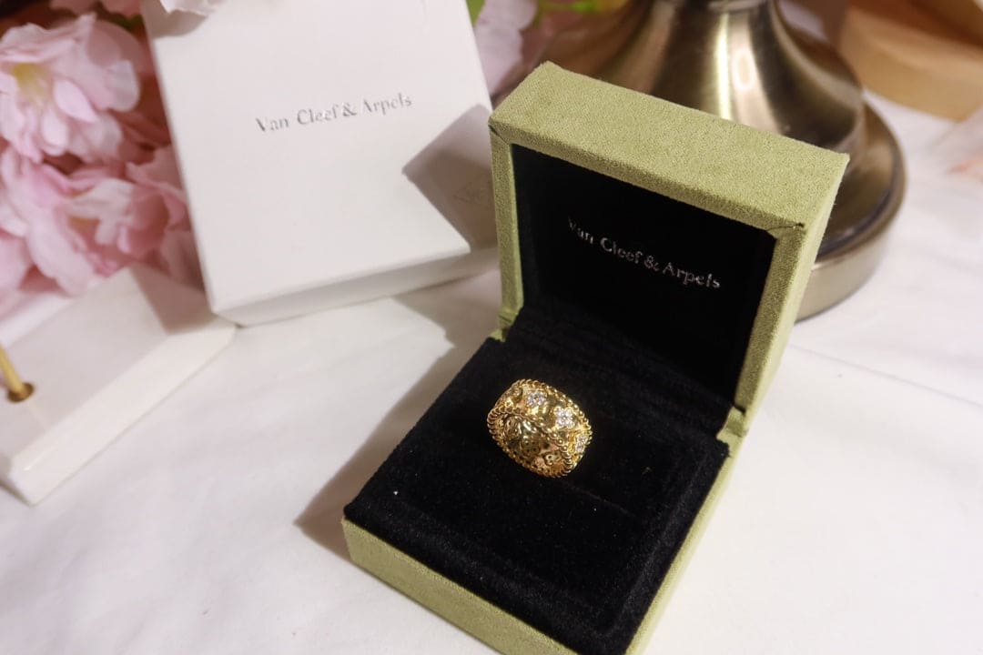 18K Yellow Gold Perlée Clovers Ring