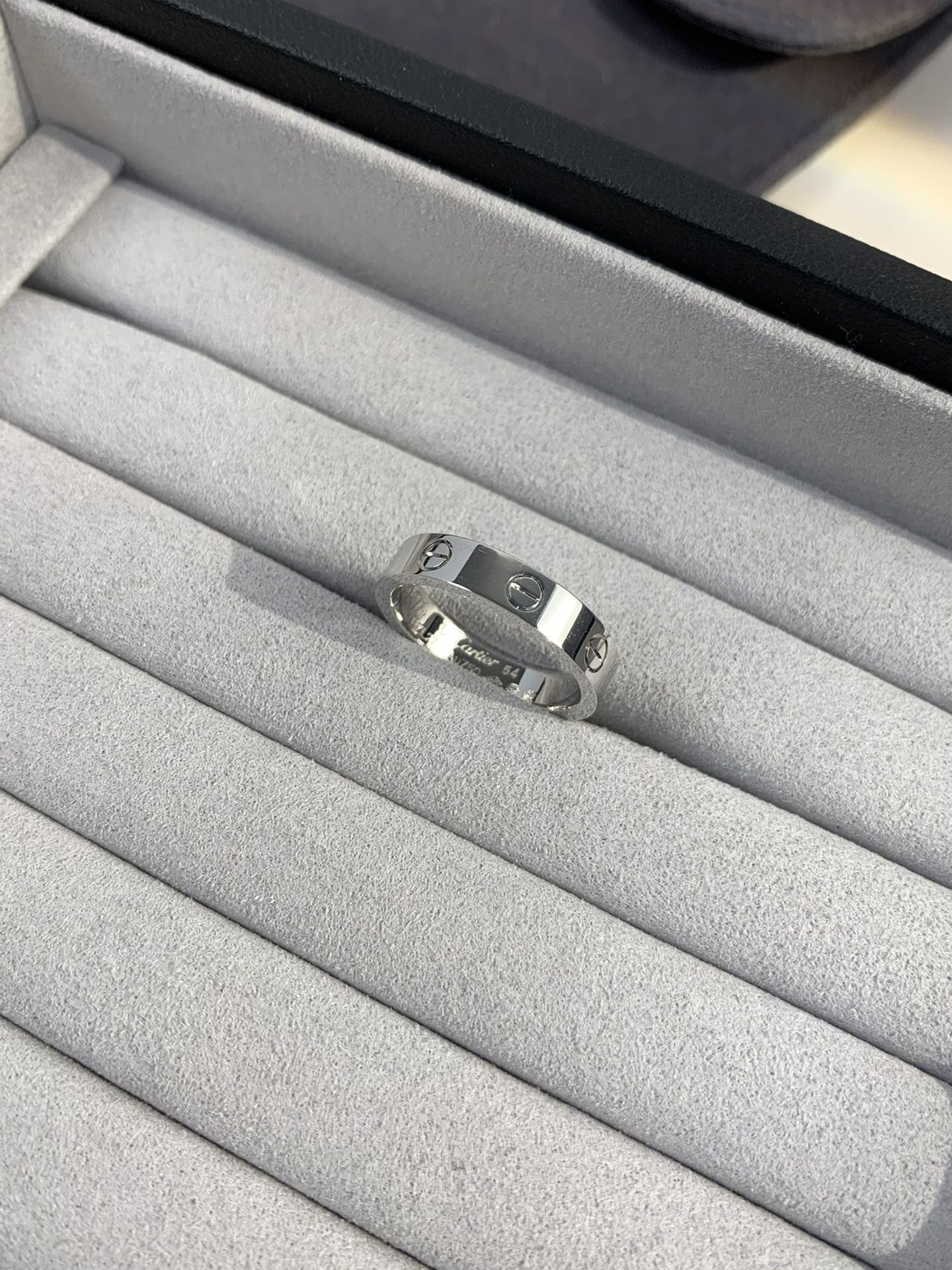 18K Love Wedding 4mm Ring