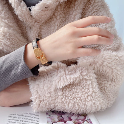 18K Louis Belt Bracelet