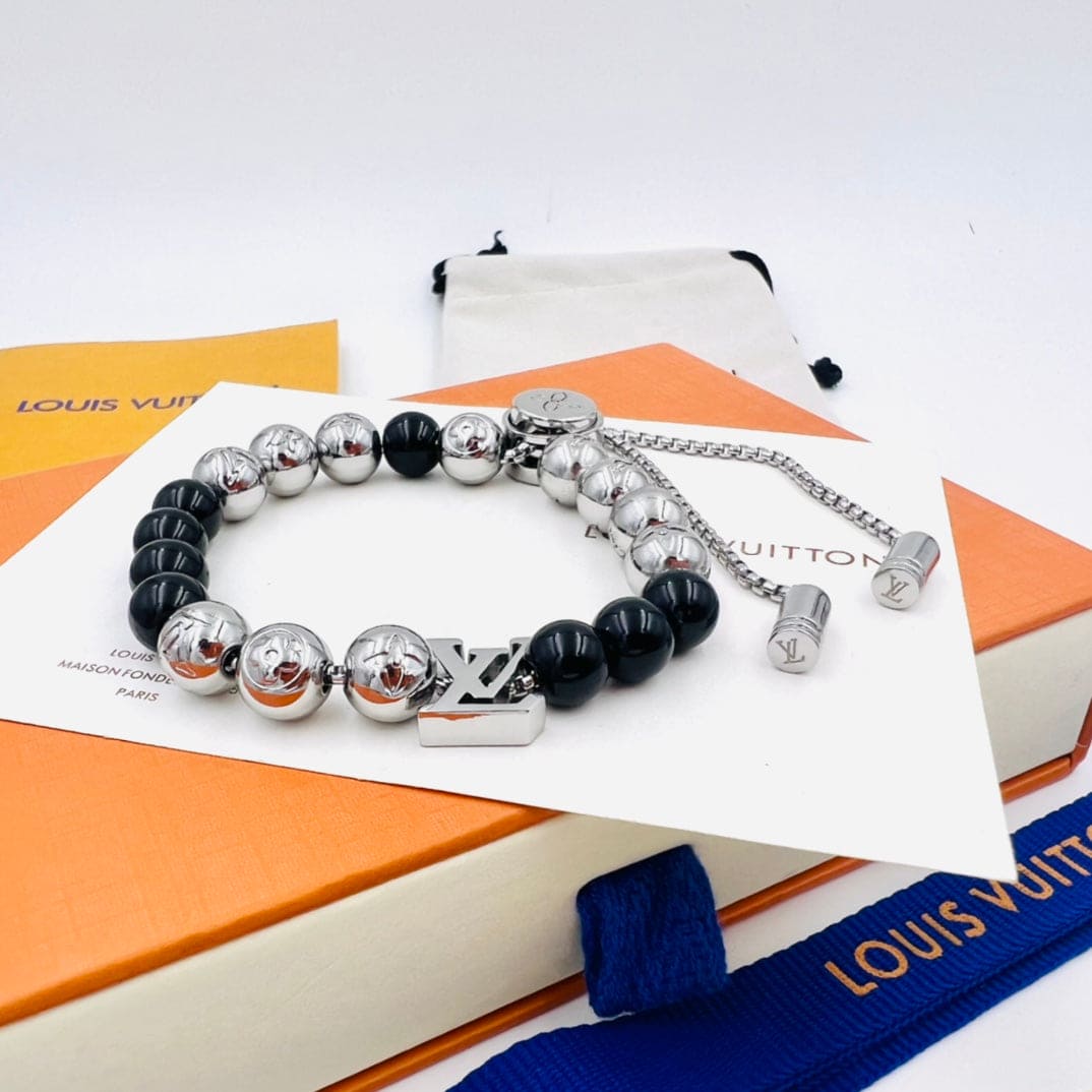 Bracelet de perles monogramme Louis 18 carats