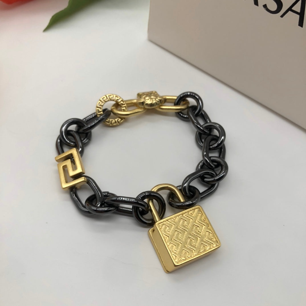 18K Ver Triomphe Chain Bracelet