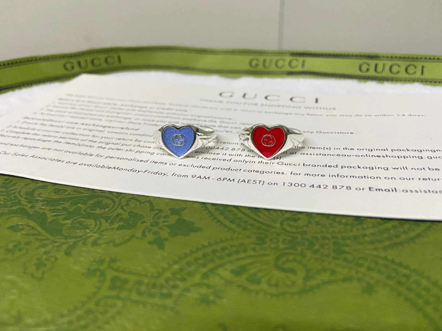 Bague double G en forme de cœur en émail rouge avec G entrelacés