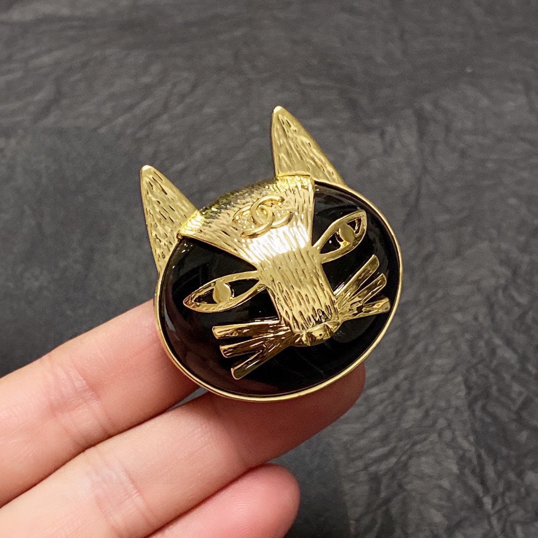 18K CHANEL Cat Brooch