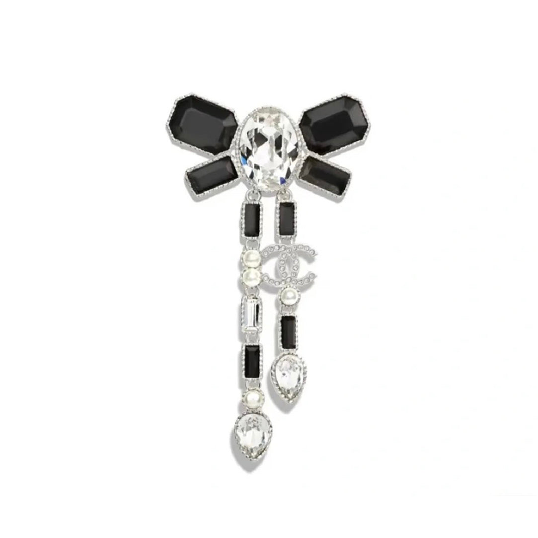 18K CHANEL Bow Tie Crystals Brooch