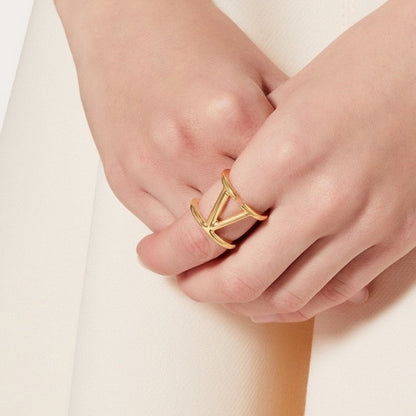 18K VLogo Signature Gold Ring