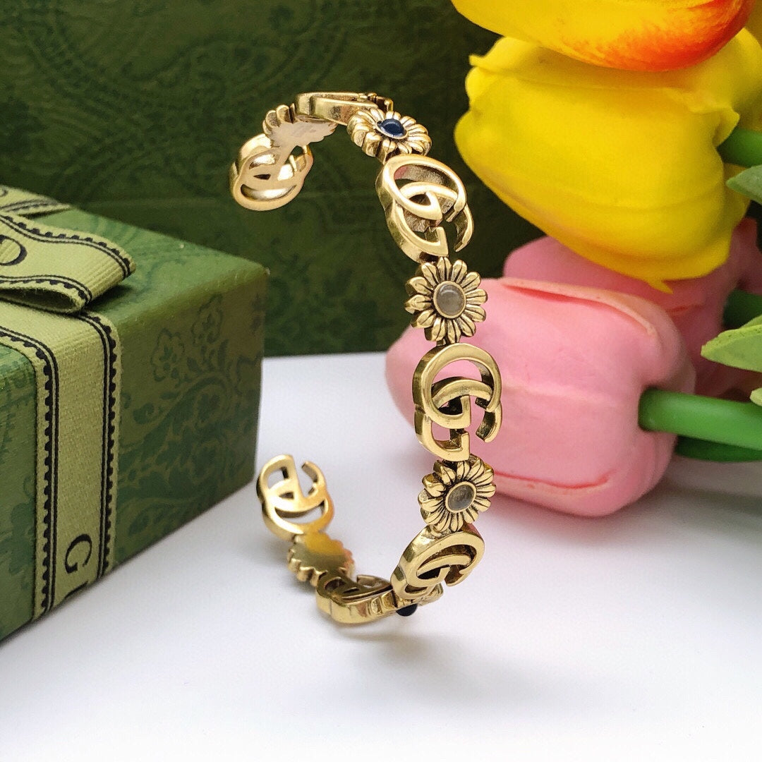 Bracelet manchette ouvert à fleurs Double G 18 carats