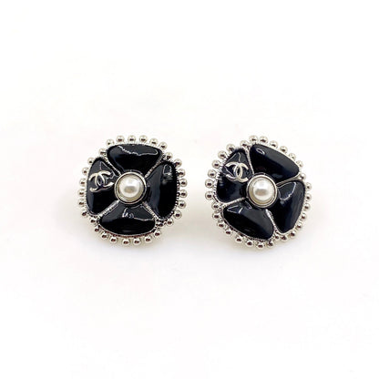 18k CHANEL CC Black Pearl Earrings