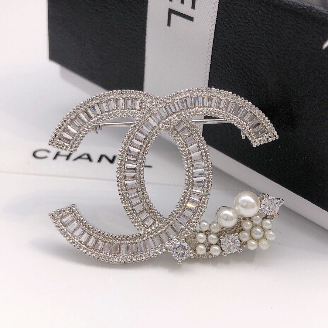 18K CHANEL CC Star Crystals Brooch