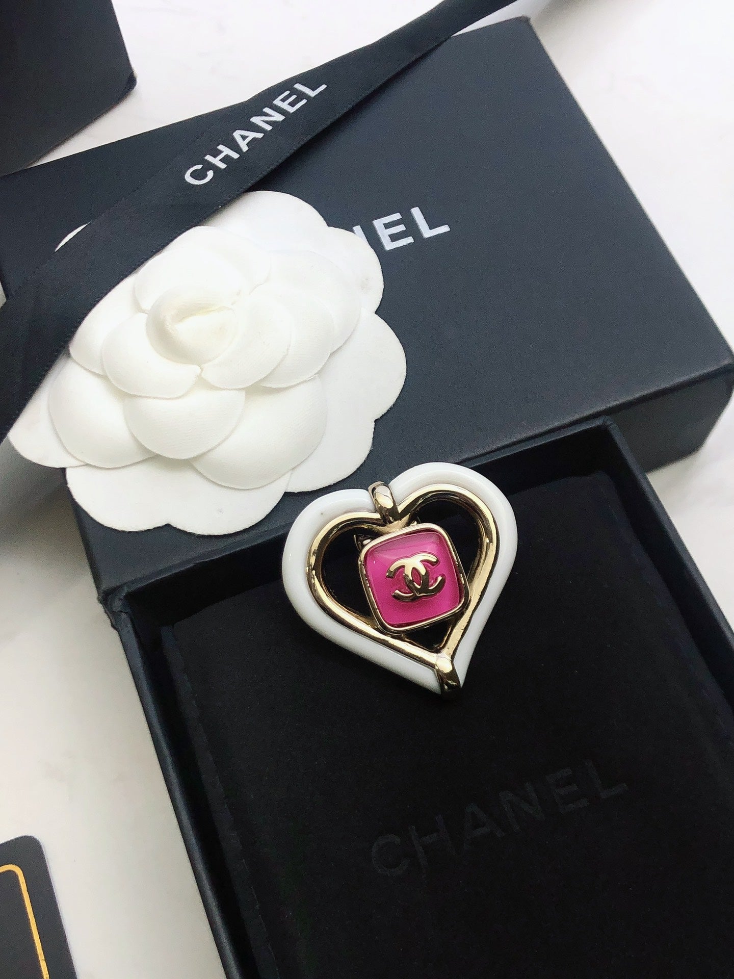 18K CC Heart Brooch