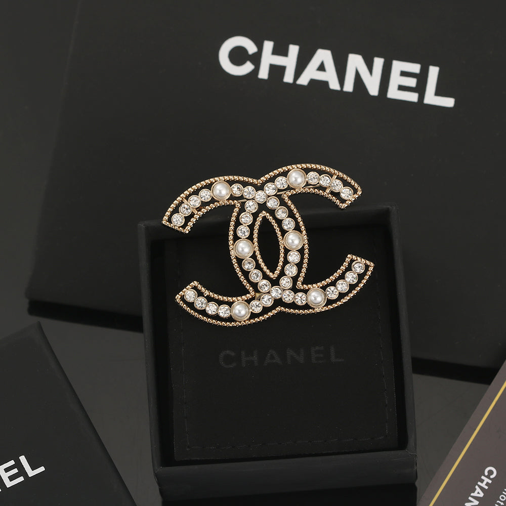 18K CHANEL CC Pearls Brooch