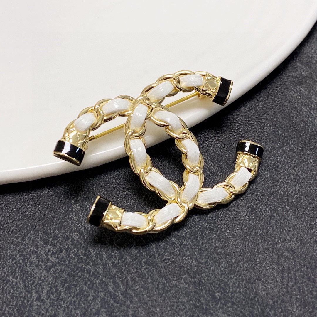 18K CHANEL CC Brooch