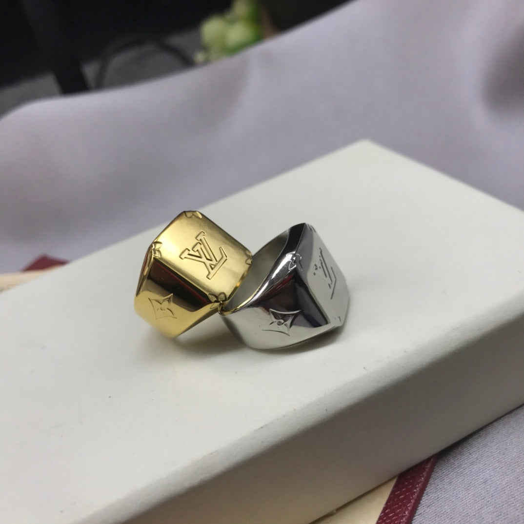 18K Louis Monogram Signet Ring