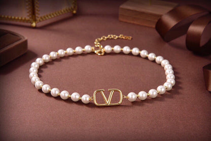 18K VLogo Pearls Choker Necklace