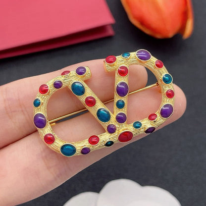 18K Vlogo Color Crystal Brooch