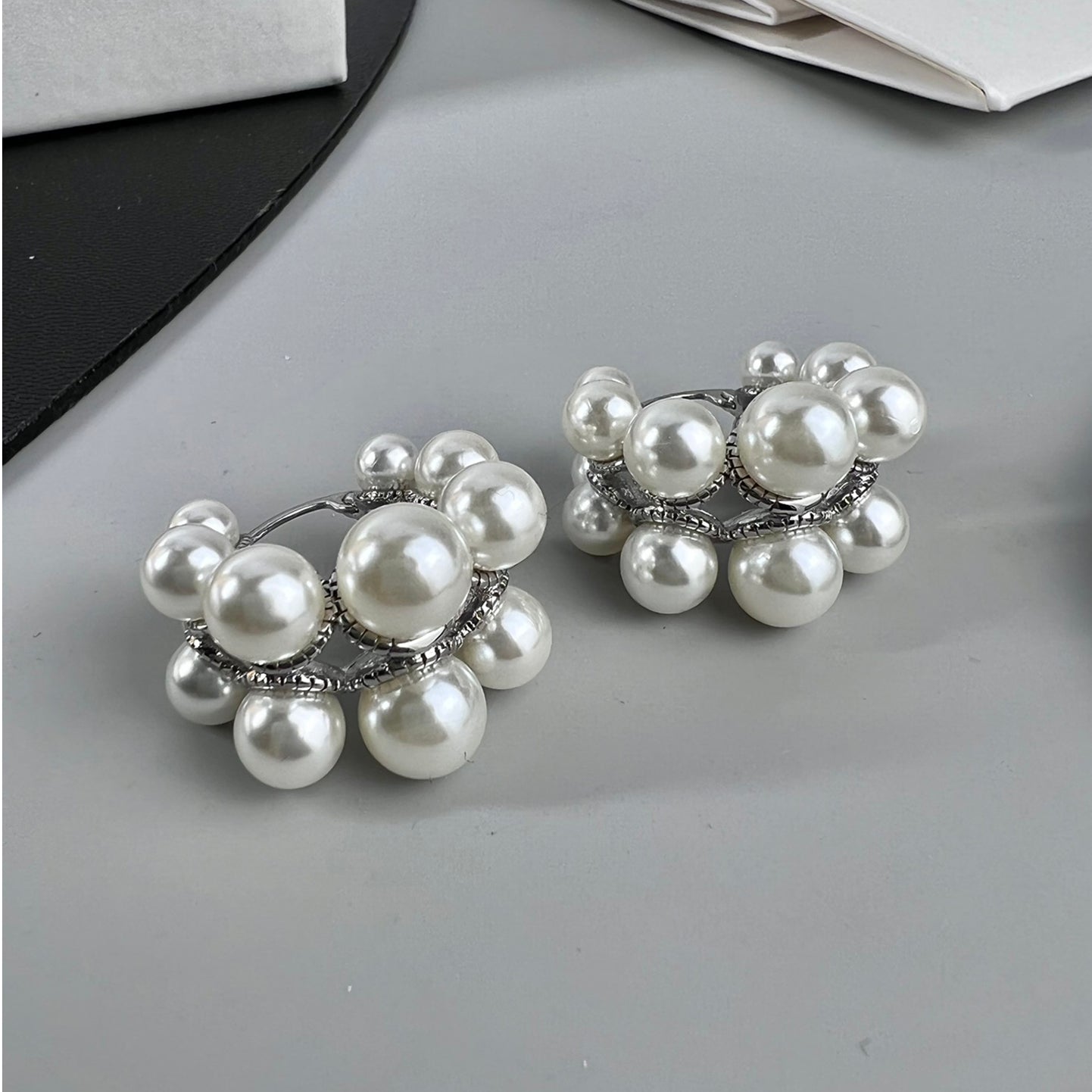 Boucles d'oreilles Triomphe à deux rangs de perles 18 carats