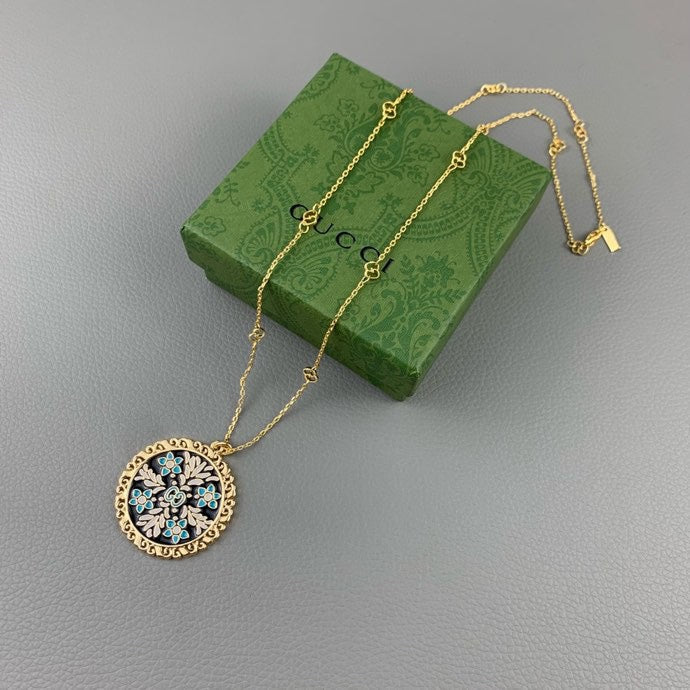 18K GUCCI Iconic Floral Pendant Necklace