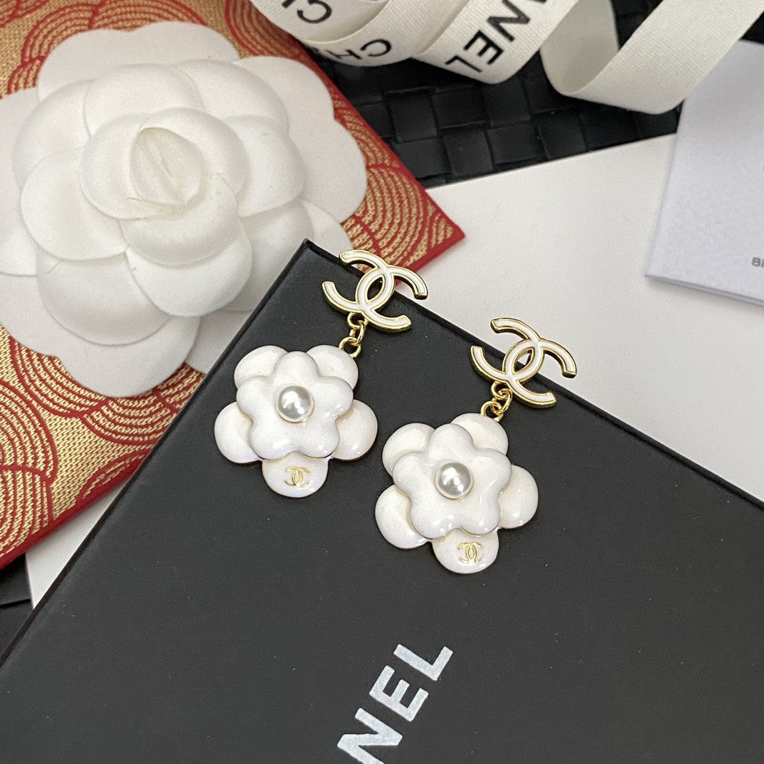 18K CC Flower Pearl Earrings