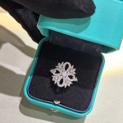 18K T Vinatge Flower Ring