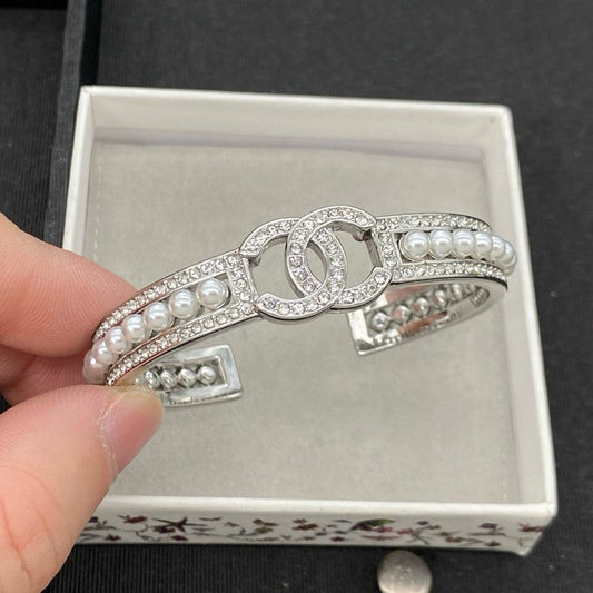 18K CC Hollow Pearl Diamond Bracelet