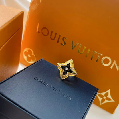 18K Louis Ever Blossom Ring