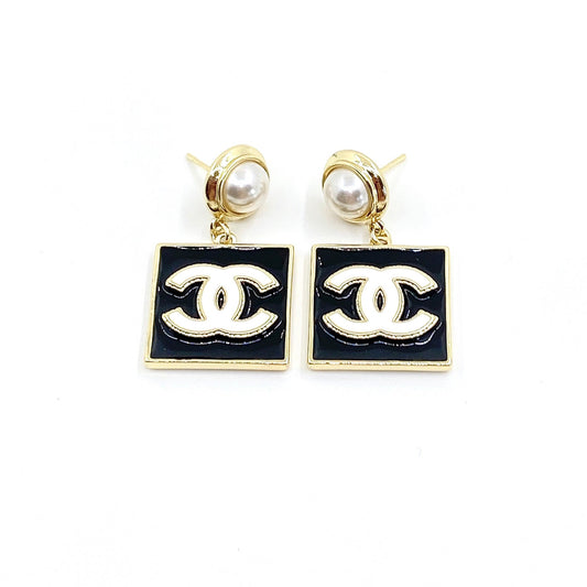 18k CHANEL CC Square Pearl Pendant Earrings