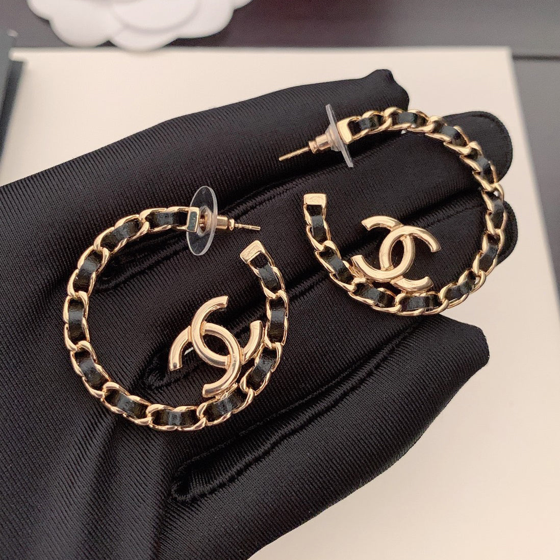 18K CHANEL CC Strass Earrings