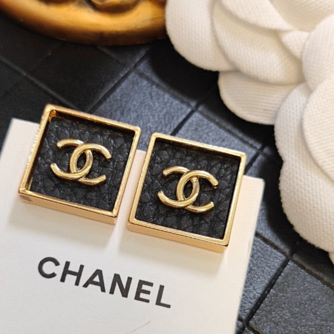 18k CHANEL Square CC Earrings