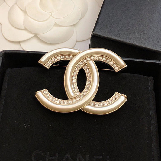 18K CHANEL CC Peals Brooch