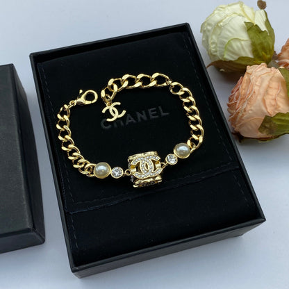 18K CC Box Pendant Pearl Bracelet