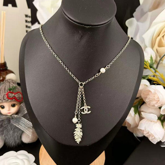 18K CC 25S Pearl Feathers Necklace
