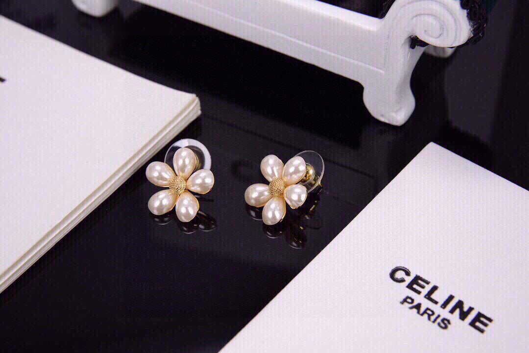 18K Triomphe Flower Pearls Earrings